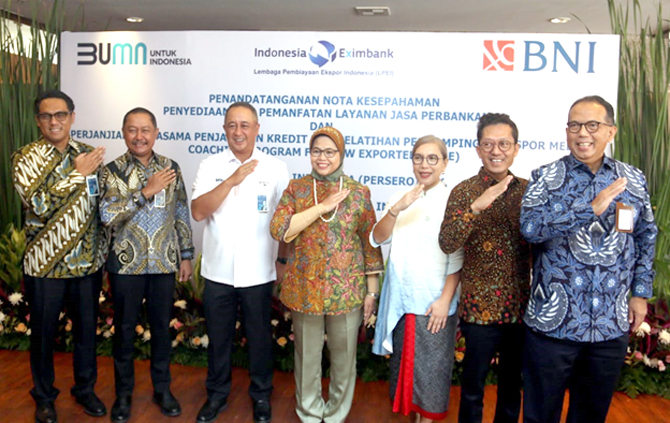 KIRI-KANAN: Direktur Tresuri dan Internasional BNI Henry Panjaitan, Direktur Bisnis UMKM BNI Muhammad Iqbal, Direktur Utama BNI Royke Tumilaar, Direktur Eksekutif LPEI Rijani Tirtoso, Direktur Pelaksana Bidang Hubungan Kelembagaan LPEI Chesna Fizetty Anwa