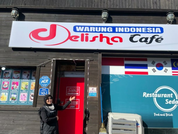 MENDUNIA: Salah satu WNI yang sukses bisnis warung Indonesia di Korea Selatan. (BNI FOR RADAR KUDUS)