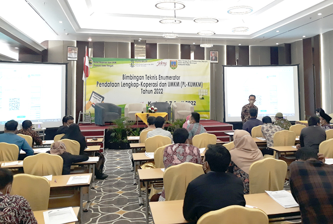 DIDATA: Puluhan ribu UMKM dan koperasi akan didata ulang untuk menuju satu database secara nasional, Kabupaten Kudus menargetkan 60 ribu bisa tercatat. (GALIH ERLAMBANG W/Radar Kudus)