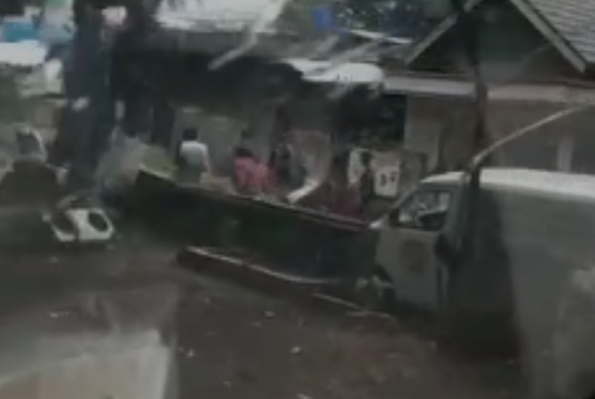 BENTROK: Bentrokan antara dua kelompok terjadi Desa Ngabul, Kecamatan Tahunan, Kamis (19/5). (ISTIMEWA/RADAR KUDUS)
