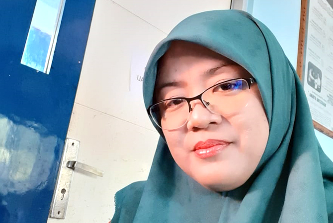 Madichah, S.Pd.; Guru Mapel Ekonomi di SMA Negeri 1 Rembang (Dok Pribadi)