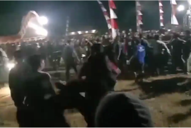 RICUH: Pagelaran dangdut di Blora ricuh beberapa waktu lalu. (ISTIMEWA)