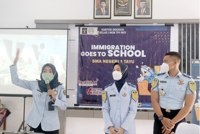 ANTUSIAS: Kegiatan sosialisasi bertajuk Immigration Goes To School di SMAN 1 Tayu. (IMIGRASI KELAS 1 NON TPI PATI FOR RADAR KUDUS)