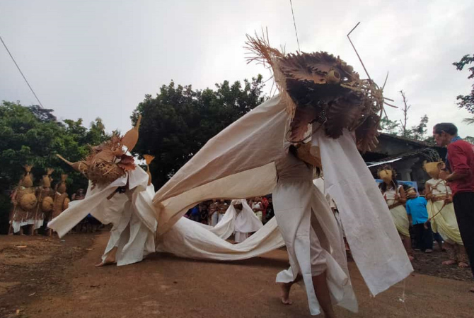 PENTAS TEATER: Komunitas Seni Samar membawakan pentas Artsotika Muria saat acara Hari Jadi Kabupaten Kudus 2021. (KOMUNITAS SENI SAMAR FOR RADAR KUDUS)