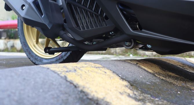AMAN: Ground clereance yang tinggi membuat motor aman dari gasruk. (ASTRA HONDA MOTOR FOR RADAR KUDUS)