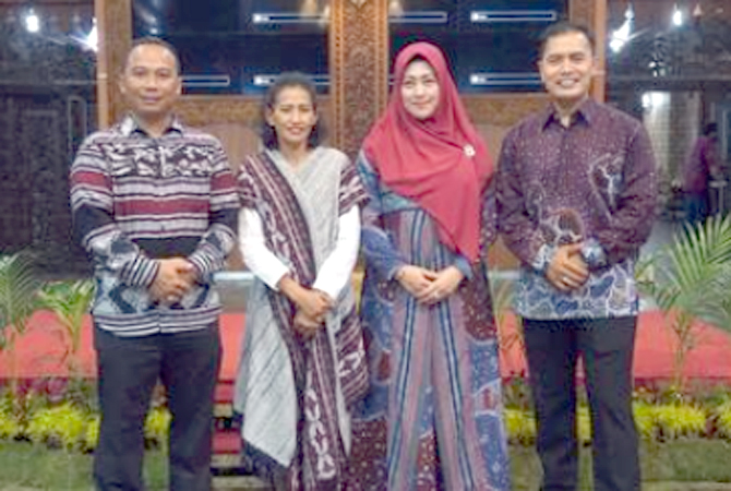 SAYONARA: Jajaran Forkopimda Jepara foto bersama saat acara pisah sambut Komandan Kodim 0719/Jepara di Pendapa RA Kartini Selasa (21/6) lalu. (KODIM JEPARA FOR RADAR KUDUS)