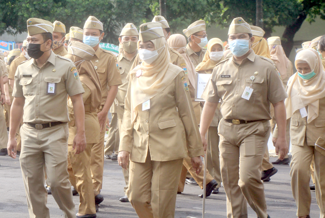 GAJI CAIR: Pemkab Kudus segera menyalurkan gaji ke-13 kepada ASN dan PPPK total anggaran yang dikucurkan sebanyak Rp 40 miliar. (DONNY SETYAWAN/RADAR KUDUS)