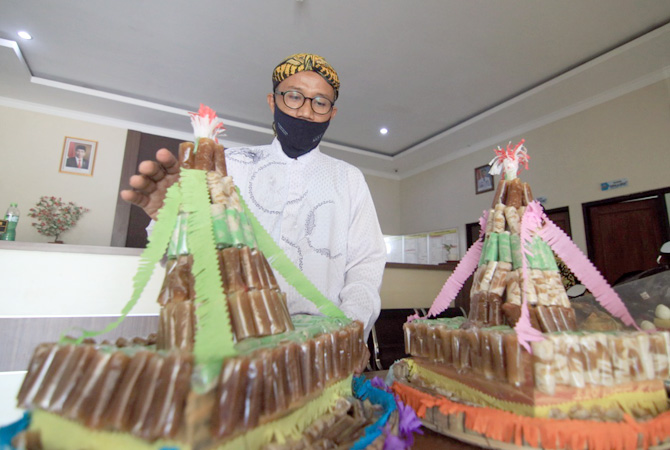 URI-URI TRADISI: Tradisi Tebokan gelaran budaya yang mempertahankan sejarah jenang di Desa Kaliputu, Kecamatan Kota, Kudus. ( DONNY SETYAWAN/RADAR KUDUS)