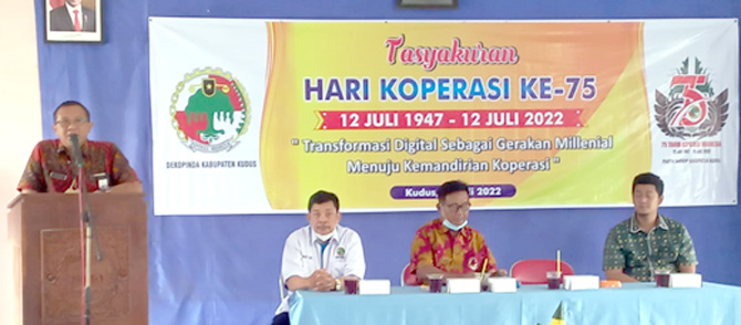HARLAH KOPERASI: Peringatan Hari Koperasi ke-75 digelar kegiatan sederhana di aula Dekopinda Kudus baru-baru ini. (INDAH SUSANTI/RADAR KUDUS)