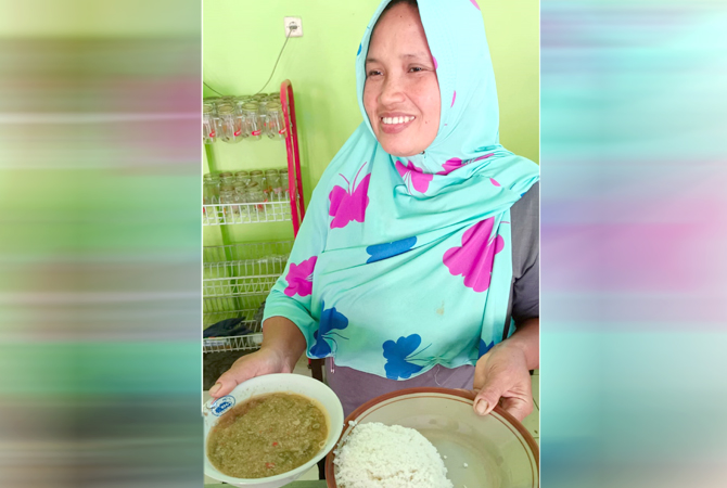 KHAS: Warung Makan Nasi Jagung Harsiti Jalan Kapten Rusdiyat RT 5 RW 2 Kelurahan Danyang, Kecamatan Purwodadi menjadi langganan Bupati Sri Sumarni untuk makan siang. (SIROJUL MUNIR/RADAR KUDUS)