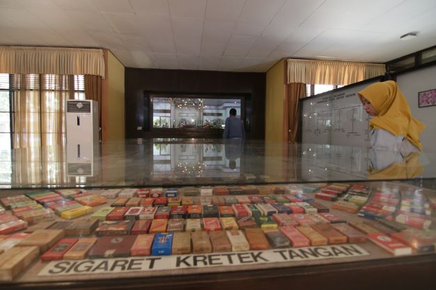 SEJARAH ROKOK: Museum Kretek Kudus menyajikan cerita sejarah pembuatan rokok kretek. (DONNY SETYAWAN/RADAR KUDUS)