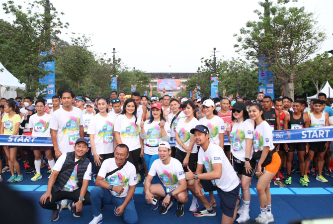 MERIAH: 5.000 pelari individu berpartisipasi dalam event BRImo Colourful Run 2022 yang diselenggarakan PT Bank Rakyat Indonesia (Persero) Tbk pada Minggu, 21 Agustus 2022 di Plaza Timur Gelora Bung Karno, Jakarta. (BRI FOR RADAR KUDUS)