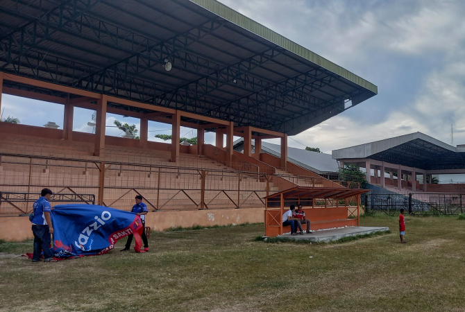 BAKAL TERIMA TAMU: Pemkab Rembang menganggarkan renovasi Stadion Krida jelang laga liga 4 Jawa Tengah. (VACHRI RINALDY L/RADAR KUDUS)