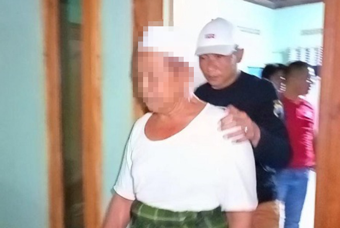 DIAMANKAN: Satreskrim Polres Rembang meringkus MY pelaku utama penimbun Bahan Bakar Minyak (BBM) bersubsidi jenis solar di rumahnya di Desa Karas, Sedan, Selasa (30/8). (ISTIMEWA/RADAR KUDUS)