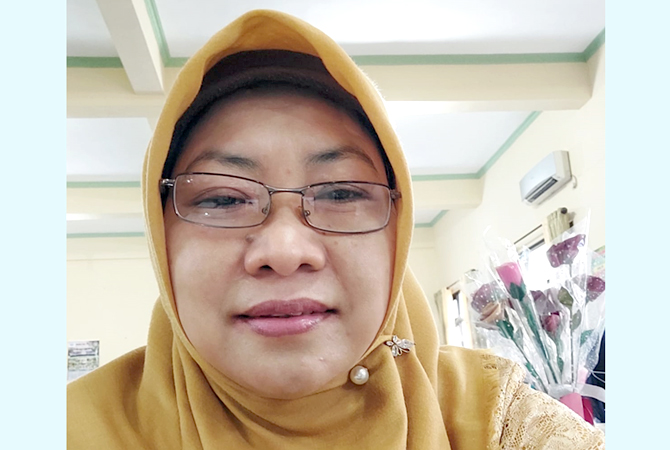 Umi Kurniawati, S.Pd.; Guru Bahasa Indonesia SMP 1 Jati, Kudus (Dok Pribadi)