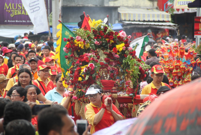 AKULTURASI BUDAYA: Perayaan Bwee Gee di Klenteng Hok Hien Bio Kudus yang muncul dalam tradisi masyarakat Tionghoa. (DONNY SETYAWAN/RADAR KUDUS)