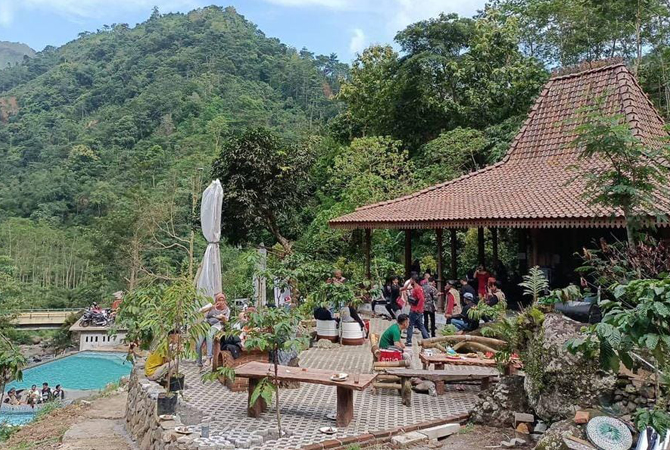 DI LERENG MURIA: Joglo Dopang di Rahtawu menyajikan pemandangan Gunung Muria. (JOGLO DOPANG FOR RADAR KUDUS)