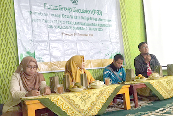 PETAKAN: Tim dari Fakultas Dakwah dan Komunikasi UIN Walisongo mempresentasikan hasil penelitian wisata Wonosobo belum lama ini. (UIN WALISONGO FOR RADAR KUDUS)