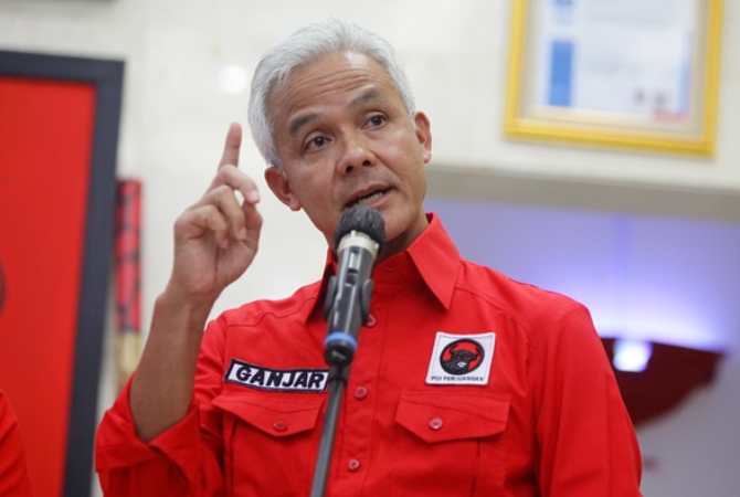 SAH: Ganjar Pranowo ditunjuk Megawati menjadi capres PDIP pada Jumat (21/4). (JAWAPOS.COM)