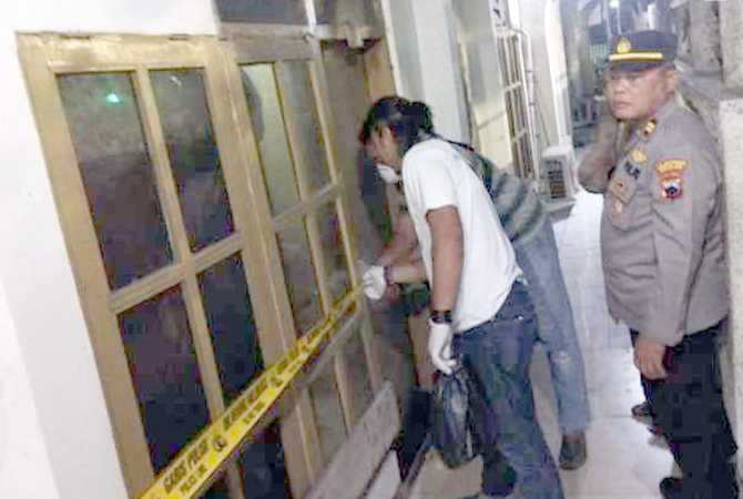 Polisi melakukan olah tempat kejadian perkara di Hotel Oewa Asia. (Antara Foto)