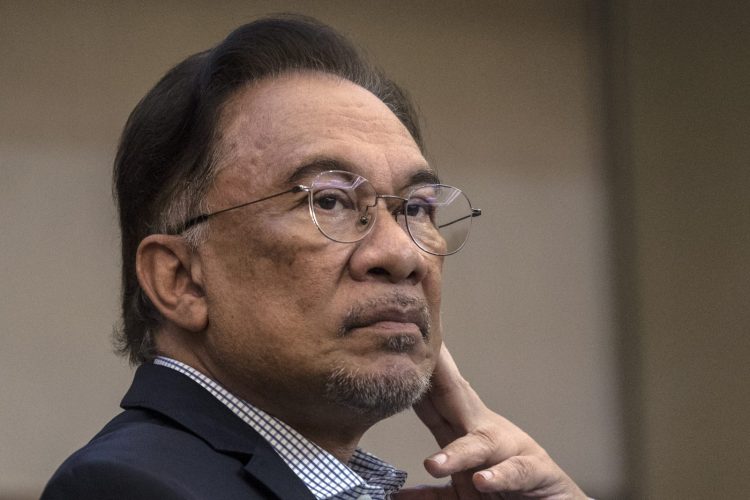Kini Malaysia sudah memiliki PM secara definitif sebagai pemenang pemilu. Raja Malaysia menunjuk pemimpin reformis Anwar Ibrahim sebagai PM. (smh)