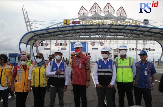 Caption: Gubernur Jateng, Ganjar Pranowo memastikan tol Semarang-Demak seksi 2 bisa beroperasi saat liburan natal dan tahun baru 2022. (Ist)