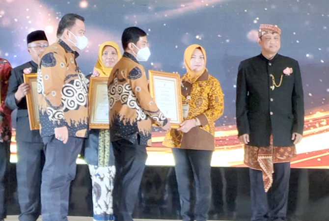 PENGHARGAAN: SMAN 1 Toroh Grobogan meraih juara III sentra pangan jajanan/kantin sehat se-Indonesia. (Istimewa for Radar Kudus)