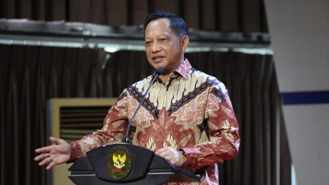 Mendagri Tito Karnavian menyebut hari ini merupakan momen fenomenal karena lahir secara de facto tiga daerah otonom baru (DOB) baru di Papua, Jumat (11/11). (Foto: Arsip Kemendagri)