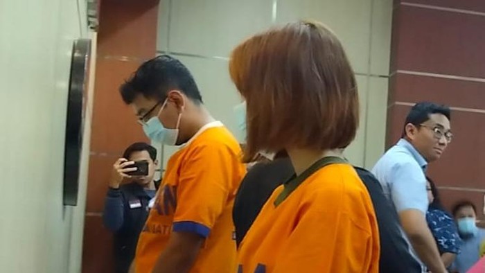 AH, pemeran wanita dalam video mesum wanita kebaya merah mengaku punya 31 kepribadian. (detikhealth)