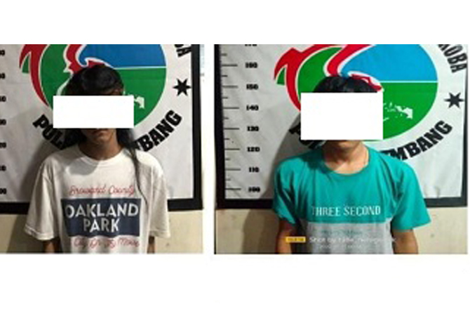 DIRINGKUS: Dua pelaku peredaran obat ilegal diamankan polisi. (POLRES REMBANG FOR RADAR KUDUS)