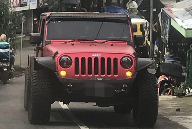 JEEP RUBICON: Rombongan Rubicon nekat terobos kawasan Bromo hingga cekcok dengan petugas TNBTS. (detikjatim)