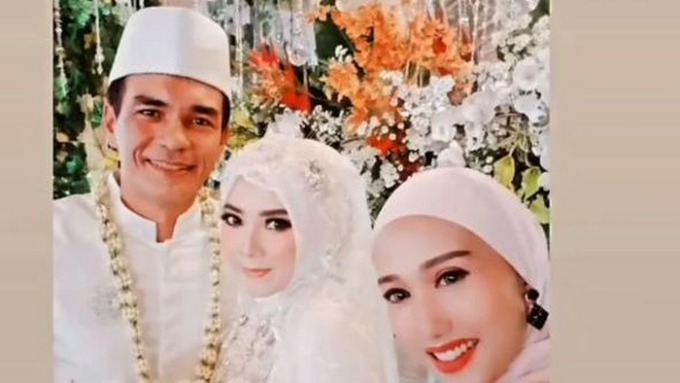 TEDDY SYAH MENIKAH LAGI: Setelah setahun lebih ditinggal mendiang Rina Gunawan, Teddy Syah menikah lagi pada Minggu (27/11). (detikhot)