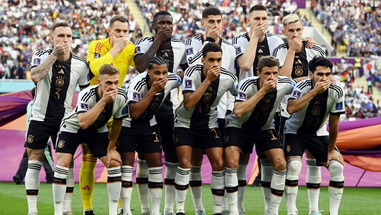 Cibir Aksi Tutup Mulut Jerman Dukung LGBT, Netizen Singgung Kasus Mesut Ozil (Twitter)