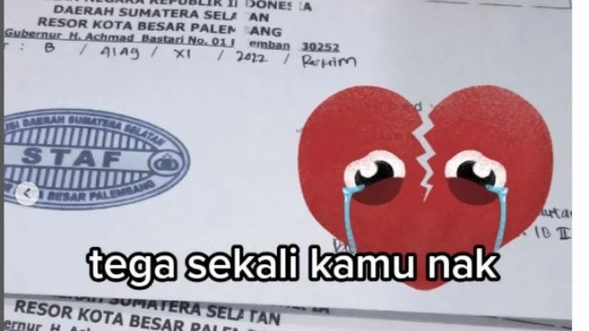 VIRAL: Anak SMP laporkan ibu kandung ke polisi karena tak terima dimarahi pacaran kelewat batas. (mamagini.suara.com)