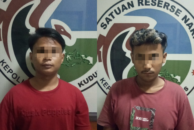DIAMANKAN: Satuan Reserse Narkoba Polres Kudus mengamankan dua pemuda LS (25) dan TD (20) saat tengah berpesta sabu di salah satu kos di Desa Panjang, Kecamatan Bae, Kudus pada Sabtu (28/1). (SATRES NARKOBA POLRES KUDUS FOR RADAR KUDUS)