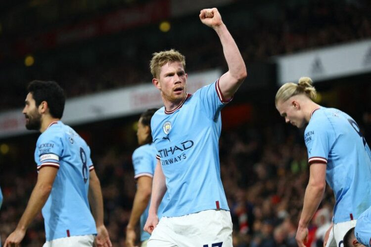 Home Sepak BolaSepak Bola Dunia Gulung Arsenal 3-1, Manchester City Puncaki Klasemen Sementara SEPAK BOLA DUNIA 16 Februari 2023, 05:26:17 WIB Gulung Arsenal 3-1, Manchester City Puncaki Klasemen Sementara X  Selebrasi Kevin de Bruyne (tengah) setelah