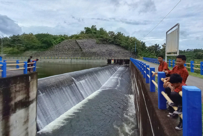 STABIL: Kondisi air di Waduk Lodan, Kecamatan Sarang
