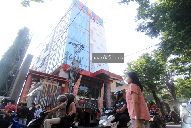 BELUM SELESAI: Kasus pendirian The Hotel Sato di Jalan Pemuda Kudus hingga kini masih berlanjut. (DONNY SETYAWAN/ Radar Kudus)