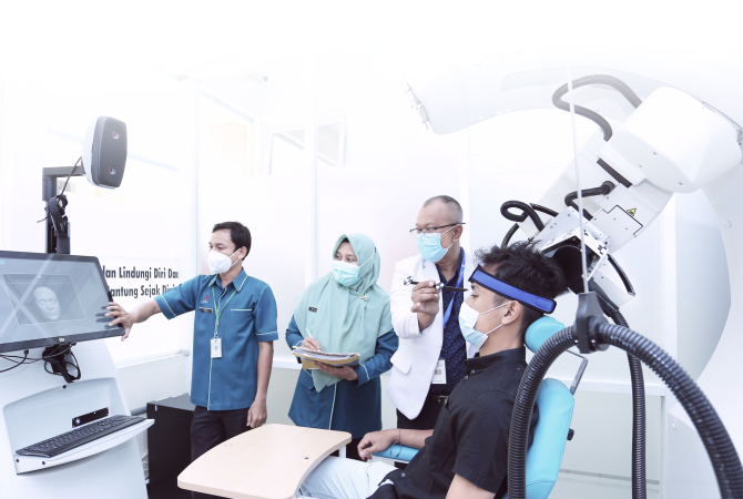 DIRAWAT: Salah satu pasien sedang menggunakan pelayanan TMS dan USG 4D di RSUD dr. Loekmono Hadi Kudus. (RSUD DR. LOEKMONO HADI KUDUS FOR RADAR KUDUS)