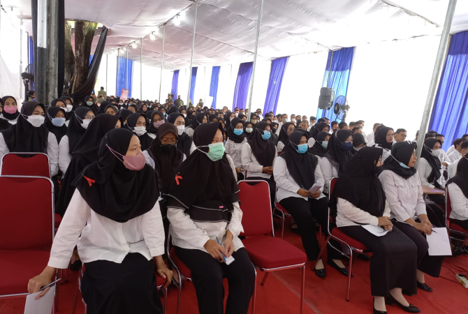 ANTUSIAS: Peserta seleksi PPPK Jabatan Tenaga Teknis mengikuti tes beberapa waktu lalu. (PEMKAB REMBANG FOR RADAR KUDUS)