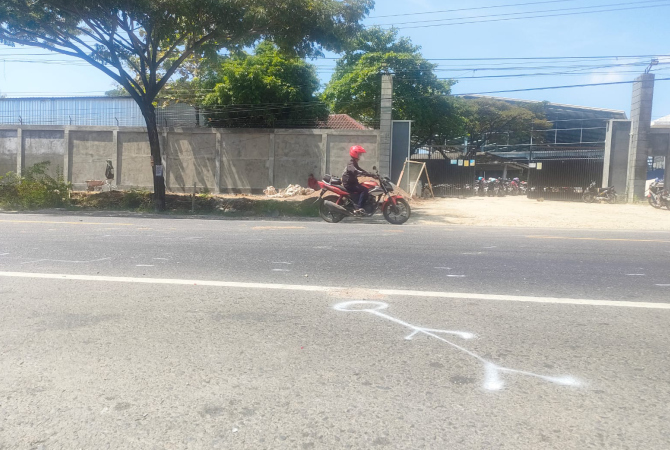 TKP: Lokasi kecelakaan yang melibatkan Pick Up dan Honda Spacy di Jalan Pantura turut Desa Pasar Banggi pada Rabu (19/4) pagi. (WISNU AJI/RADAR KUDUS)