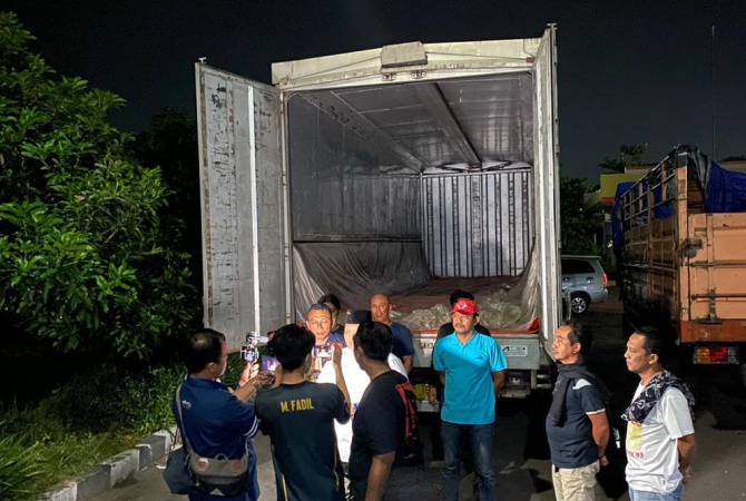 DIAMANKAN: Polisi mengamankan S pria asal Kecamatan Trangkil, pati yang nekat mencuri gula di wilayah Kecamatan Kragan pada Kamis (18/5). (ISTIMEWA)