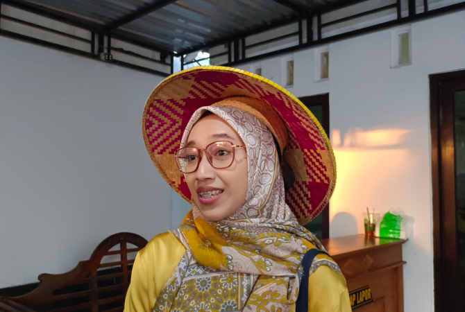 YAKIN MENANG: Calon anggota DPRD Blora dari Partai Golkar Galuh Widiasih Mustikasari saat ditemui wartawan baru-baru ini. (AHMAD ZA