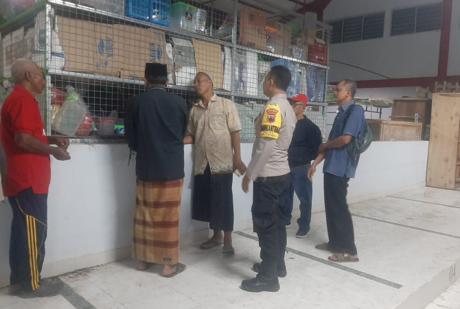 OLAH TKP: Polisi melakukan olah TKP di Pasar Tuko, Pulokulon. (POLRES GROBOGAN FOR RADAR KUDUS)