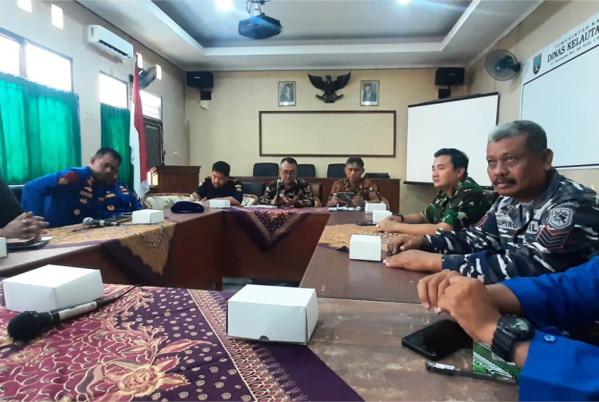 MEDIASI: DKP Provinsi dan Kabupaten hingga Polairud Rembang dan Pati membantu proses mediasi penyelesaian konflik nelayan beberapa waktu lalu. (WISNU AJI/RADAR KUDUS)