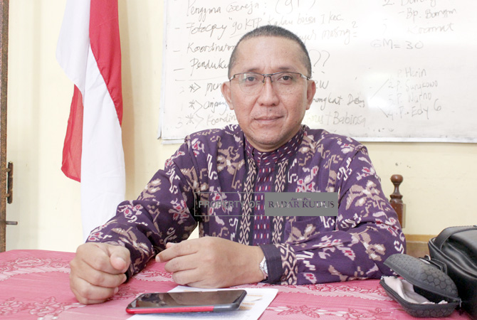 PERINGATAN KENAIKAN ISA ALMASIH: Pendeta GITJ Dwi Handoko saat ditemui pada Kamis (18/5). (ARIKA KHOIRIYA/RADAR KUDUS )