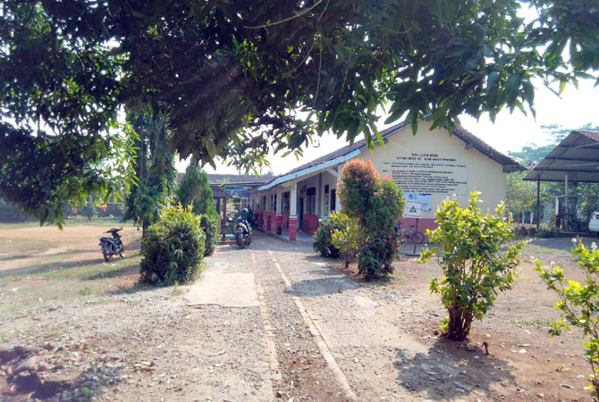 MINTA KEJELASAN: Bangunan SDN 10 Karanggondang, Mlonggo dianggap berdiri di atas lahan milik warga. (KASNAWI FOR RADAR KUDUS)