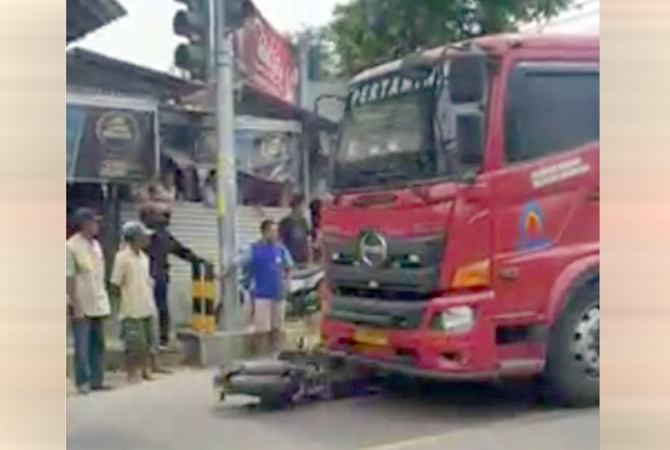 Kecelakaan libatkan Truk Tangki dengan Mio di Desa/Kecamatan Sulang, Kabupaten Rembang, pada Selasa (9/5). (Istimewa for Radar Kudus)