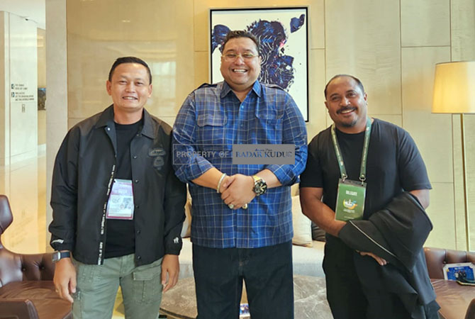 CEO Persipa Pati Joni Kurnianto (Tengah). (ACHMAD ULIL ALBAB/RADAR KUDUS)