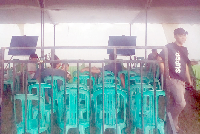 TPS 4: Salah satu TPS di Lapangan Gandongan yang digunakan untuk Pilkades Golantepus, Kecamatan Mejobo, hari ini. (MAHFUD FOR RADAR KUDUS)